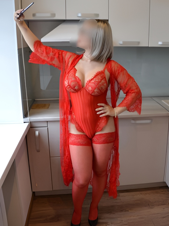 Василиса привлекательная девушка из Железногорска цена от 4000 руб