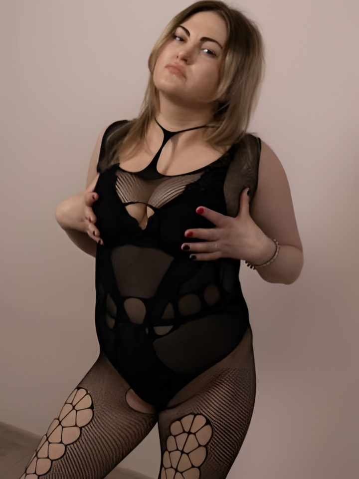 Виктория привлекательная девушка из Железногорска цена от 3000 руб