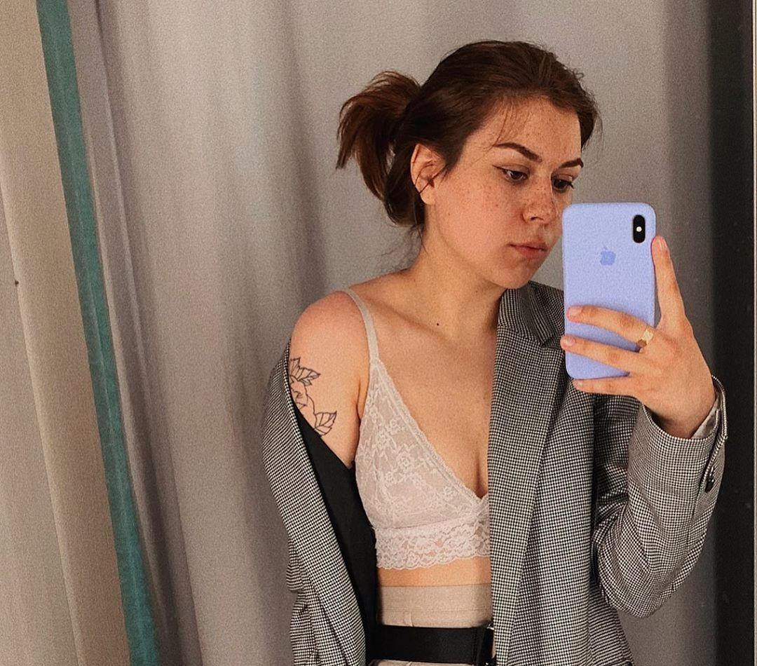 Айза привлекательная девушка из Железногорска цена от 3500 руб